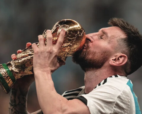 ¿Cómo descargar los stickers de Messi con la Copa para WhatsApp?