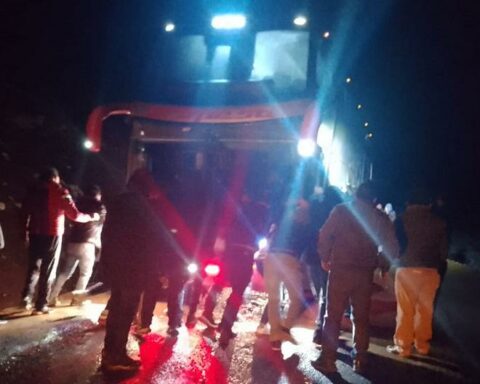 Huancavelica: More than 50 passengers are stranded in Astobamba