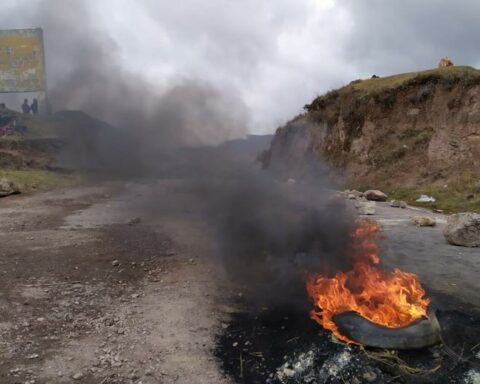 Huancavelica protests and demands the closure of Congress