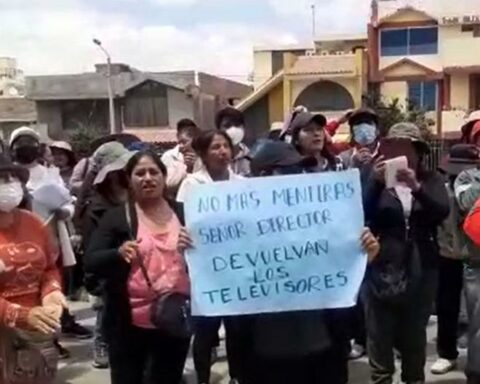 Huancayo: They protest demanding speed in the investigation for theft of equipment at school (VIDEO)
