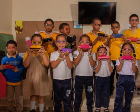 INABIE inició entrega de 446 lentes oftálmicos a escolares