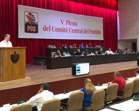 In the absence of Raúl Castro, the plenary session of the PCC evades its responsibility in the Cuban disaster