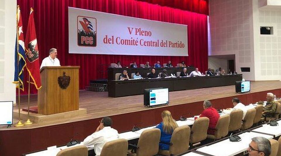 In the absence of Raúl Castro, the plenary session of the PCC evades its responsibility in the Cuban disaster