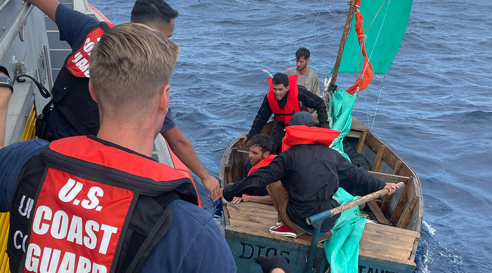 In the middle of Christmas, 37 Cubans manage to land on Florida beaches