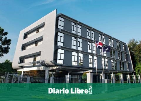 In what did the Superintendency of Banks certify the personnel?