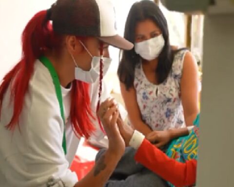 Karol G delivered gifts on "Christmas Eve" to children at a hospital in Medellín