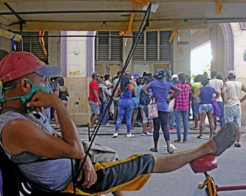 Cuba, cubanos, cola, memoria