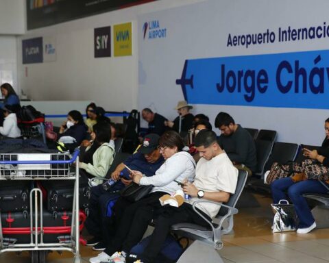 LAP: More than 60,000 air travelers were affected by riots