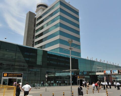 LAP: Only passengers with scheduled flights will be able to enter the Jorge Chávez Airport terminal