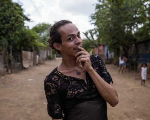 "Lady la Vulgaraza" left Costa Rica and seeks political asylum in the US.