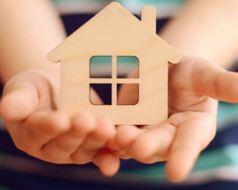 Learn how to ensure the safety of your home at the end of the year parties