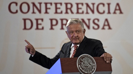 López Obrador blamed "the interests of the elites" for the fall of Castillo