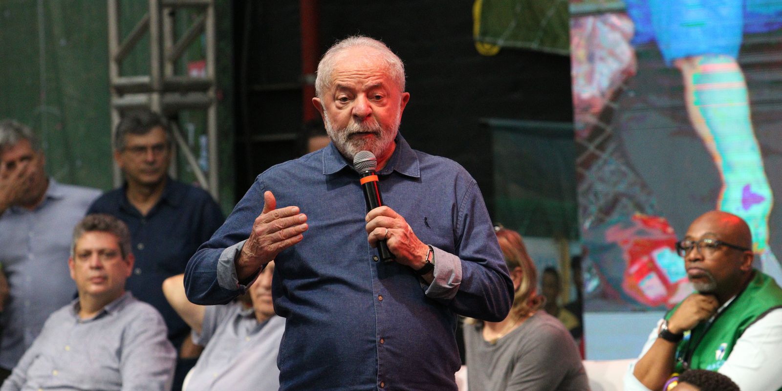 Lula participates in an event with waste pickers in São Paulo