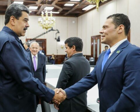 Maduro: Dialogue is and will be the route with opposition sectors