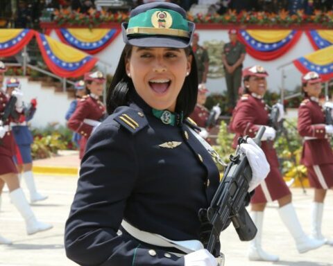 Maduro: The FANB forges loyal women and men for the vanguard