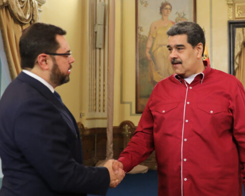 Maduro and the Pencil Alliance meet to "define points of democratic agreement"