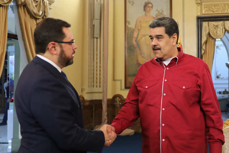 Maduro and the Pencil Alliance meet to "define points of democratic agreement"