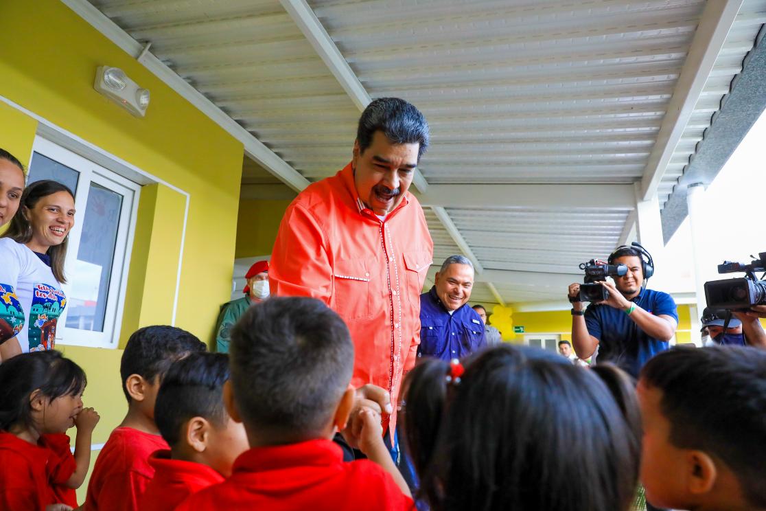 Maduro expresses good wishes to the Venezuelan people at Christmas