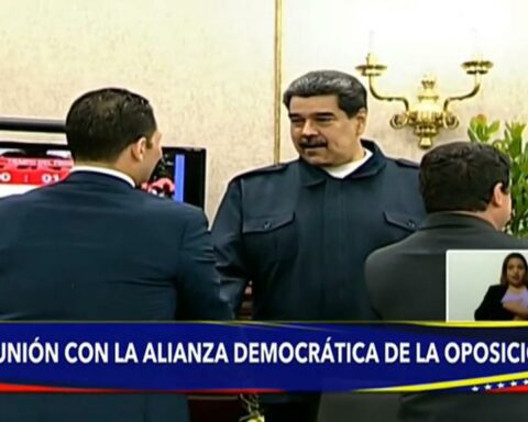 Maduro meets in Miraflores with the opposition sector