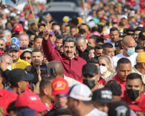 Maduro says he has not failed Chávez and boasts of an "implacable" civic-military union