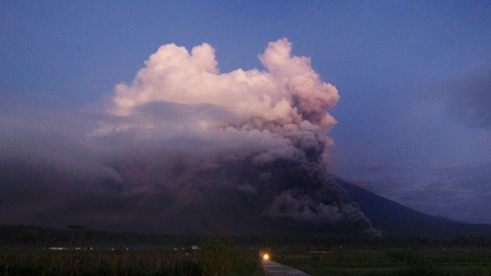 Maximum alert and 2,000 evacuees due to the eruption of a volcano