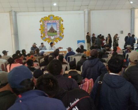 Mayors of populated centers receive credentials in Huancavelica