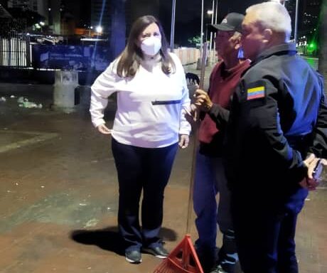 Meléndez supervises waste collection in avenues of Caracas