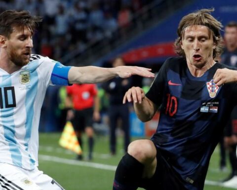 Messi scores his first goal with the albiceleste, Modric debuts with Croatia