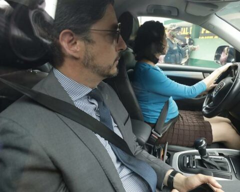 Mexico instructs its ambassador in Peru to return to his country