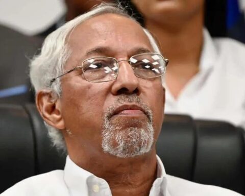 Ministro de Educación reacciona ante ola de críticas por tema política de género