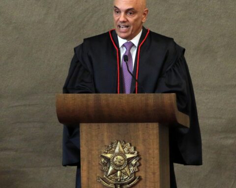 Minister of the STF suspends parts of the Improbity Law