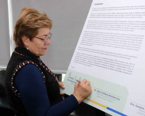 Ministry of Labor signs decree to increase the minimum wage by 2023