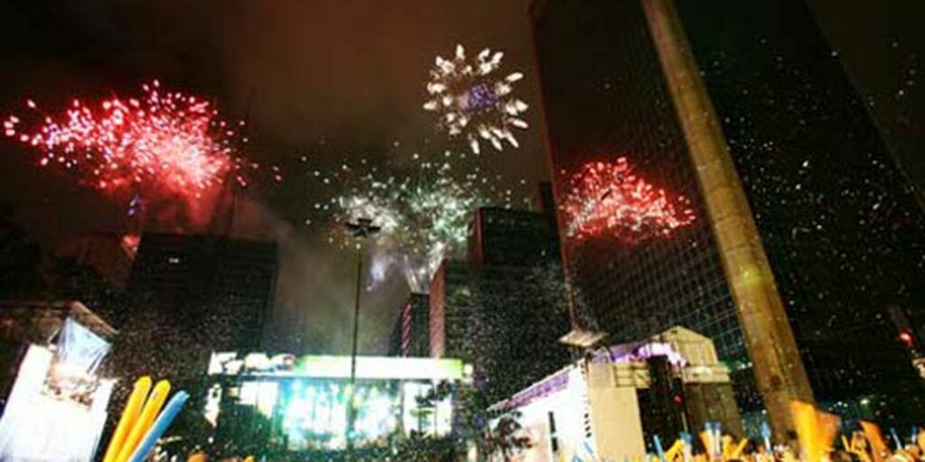 New Year's Eve 2023 stage begins to be set up on Avenida Paulista