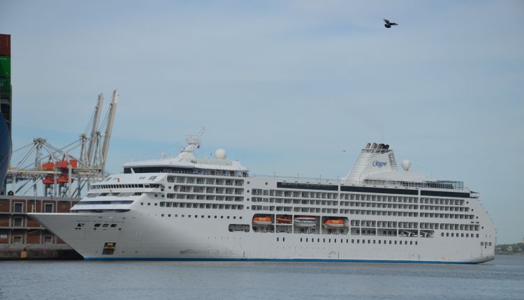 New cruise ship calls in Montevideo