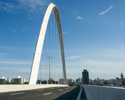 New viaduct in port boulevard will improve circulation in the area