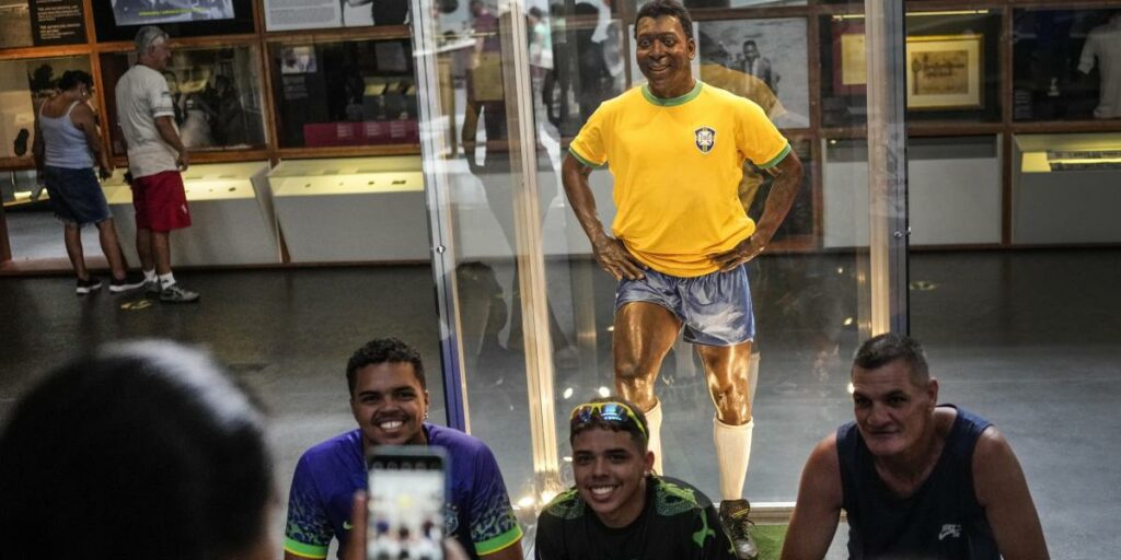 'O Rei' Pelé is already on the new Santos shield