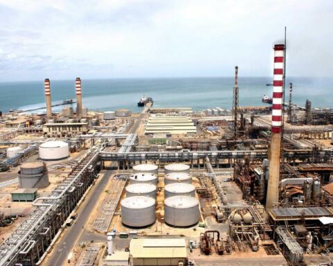 Oil tankers in Falcón confirm that there is gasoline although PDVSA regulates the supply