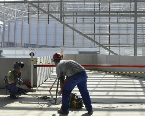 Olympic Legacy: transformation of Arena Carioca 3 into a school begins