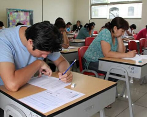 Ombudsman asks Boluarte to suspend teacher exam