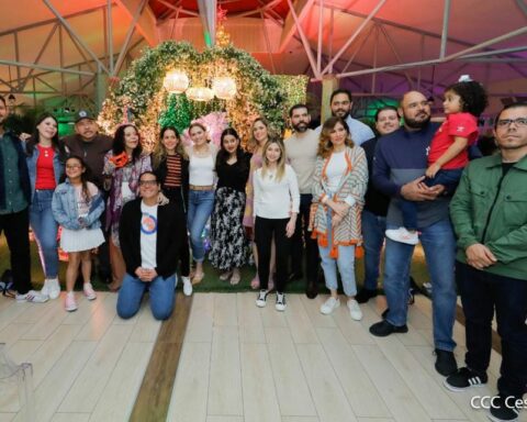 Ortega and Murillo celebrate "La Purísima" with a private prayer, while persecuting the Catholic Church