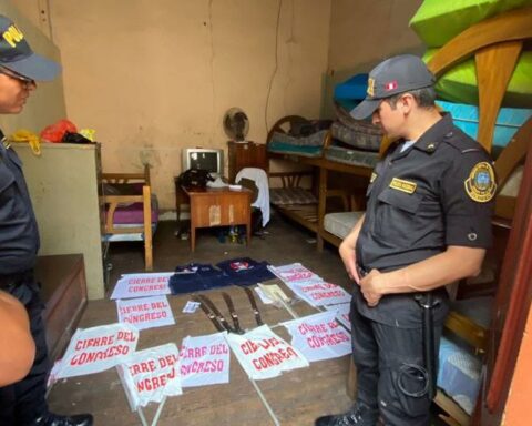 PNP intervenes local Nuevo Perú and Peasant Confederation in downtown Lima I Finds weapons used in protests