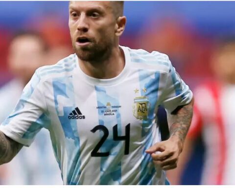 Papu Gómez, injured in an ankle