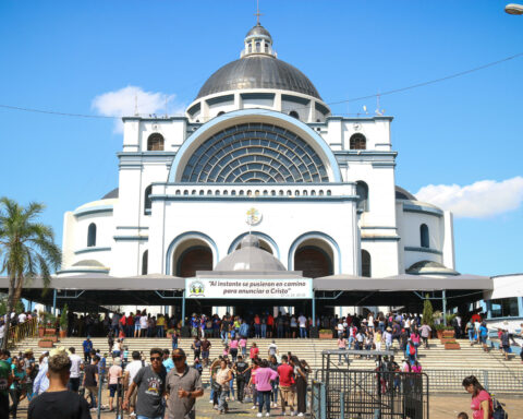 Paraguayan Catholics meet again to venerate the Virgin of Caacupé