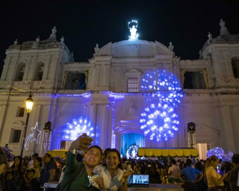 Parishion of León overflows to sing to the Virgin Mary