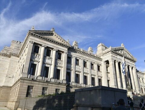 Parliament approved a law despite lacking votes and now tries to fix "mistake" with another project