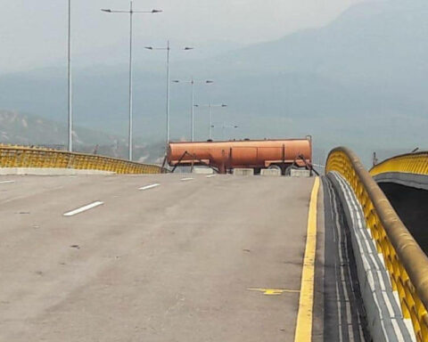 Passing through the Las Tienditas bridge will be enabled on December 15