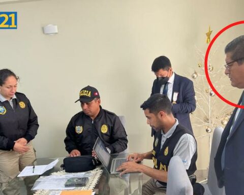 Pedro Castillo: Former minister Walter Ayala's house was raided for promotions in the Armed Forces.