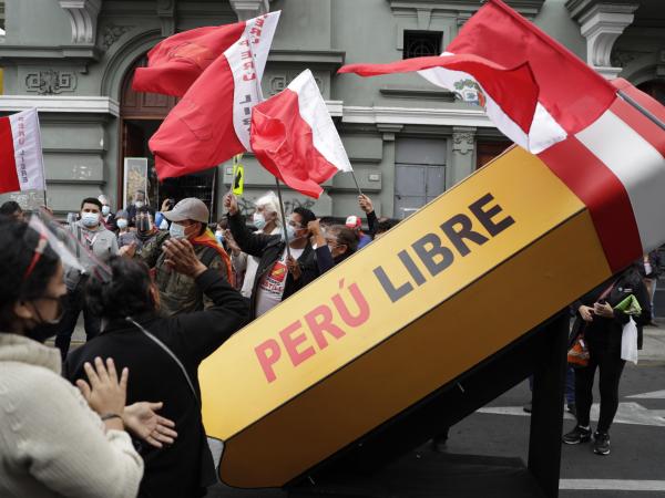 Peru proposes going to elections in 2023