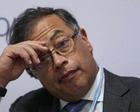 Petro comes out to mediate after controversy over the use of pension savings