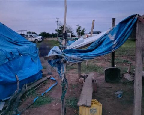 Police recover a subjugated property in Pailón;  the invaders had built precarious houses